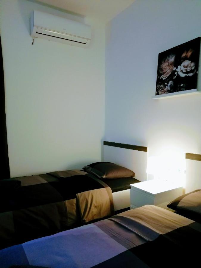 Zpula Center Studio Apartments المظهر الخارجي الصورة